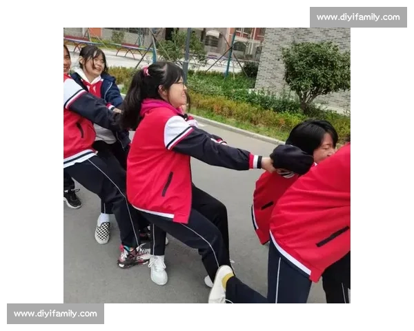 《拔河比赛中的团结与奋力拼搏：一场属于勇气与合作的较量》